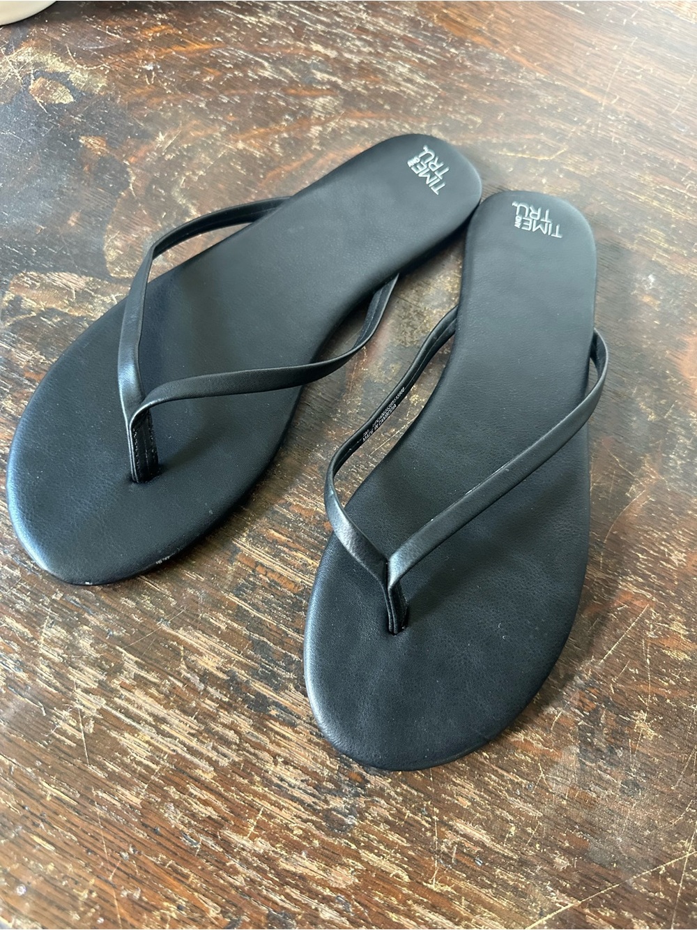Time and Tru Black Slim Strap Flip Flop Sandals